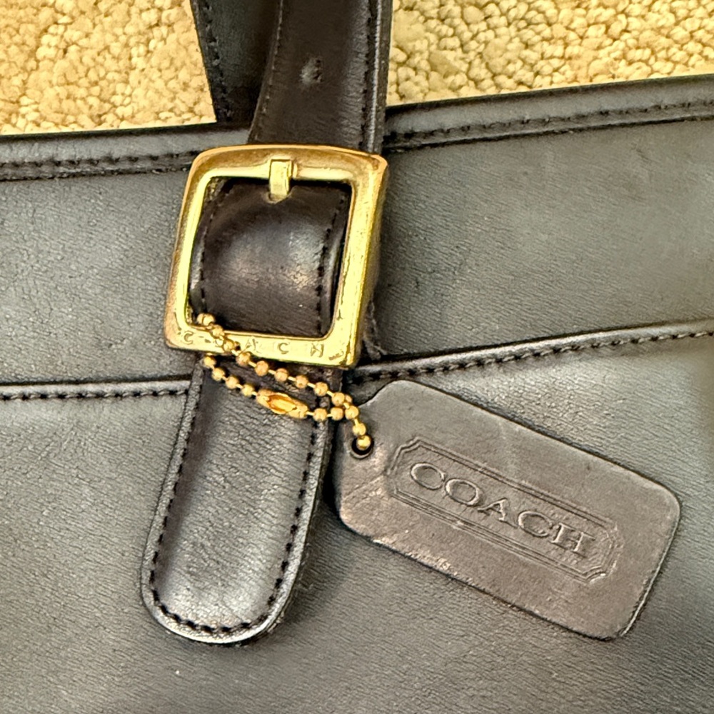 Vintage Coach Black Large Leather Shoulder Bag with Gold Accents, Made in USA - Picture 2 of 11